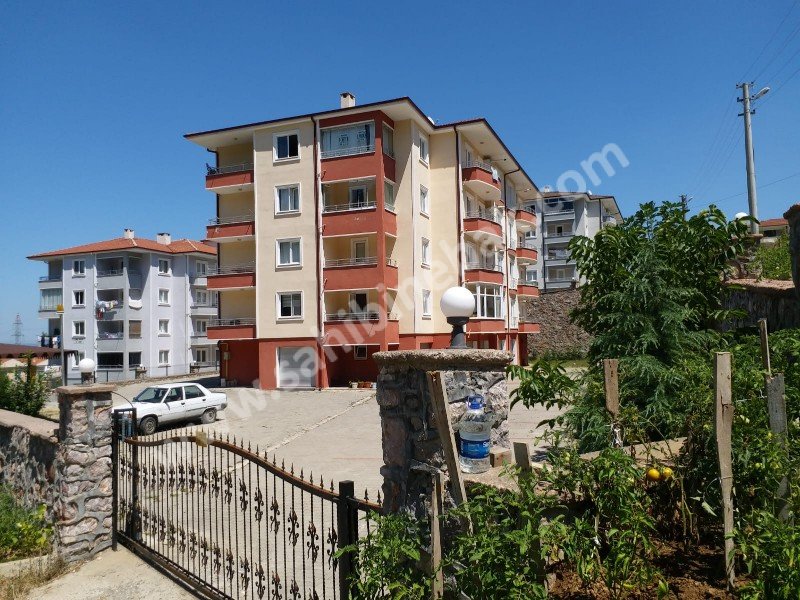 Sakarya Serdivan Kemalpaşa Mah. 2+1 Satılık 3.Kat Daire 95 m2