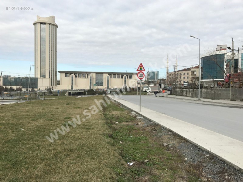 ACİL İHTİYAÇTAN İSTOÇ TOPTANCILAR SİTESİ KARŞISI YOL ÜSTÜ KÖŞE KÜÇÜK İŞ MERKEZİ