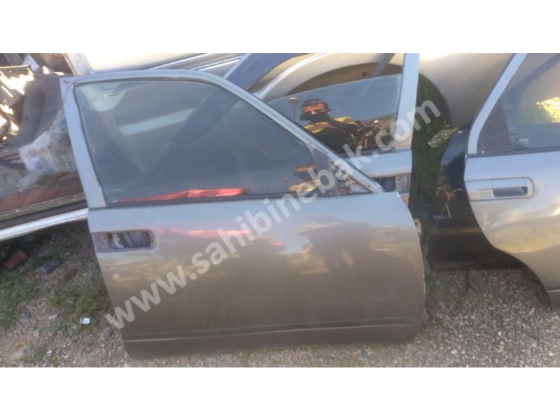 Daihatsu Applause Sağ Ön Kapı