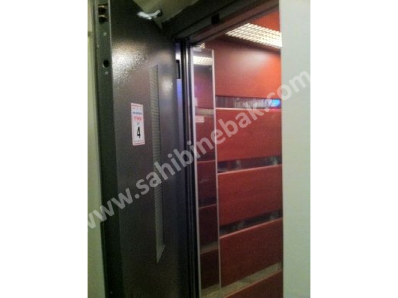 Bulvar yolunda 3.kat 3+1 kombili asansörlü 150 m² ofis ve büro