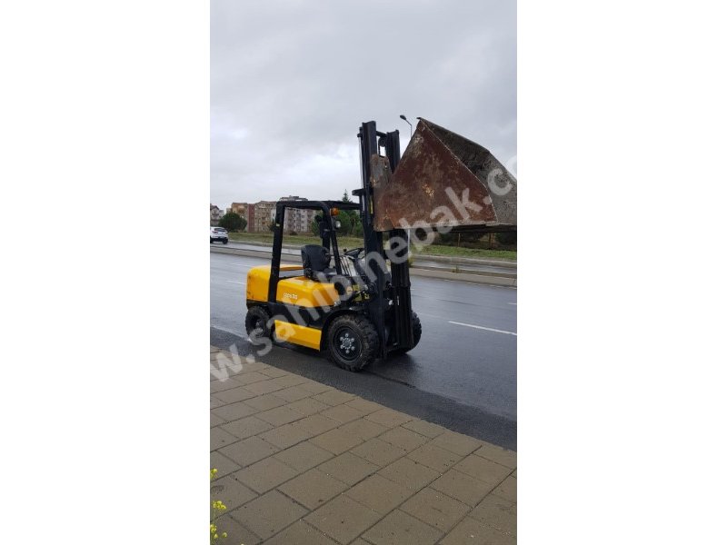 Başakşehir Kiralık sıfır forklift 3 ton 4.50 asansör