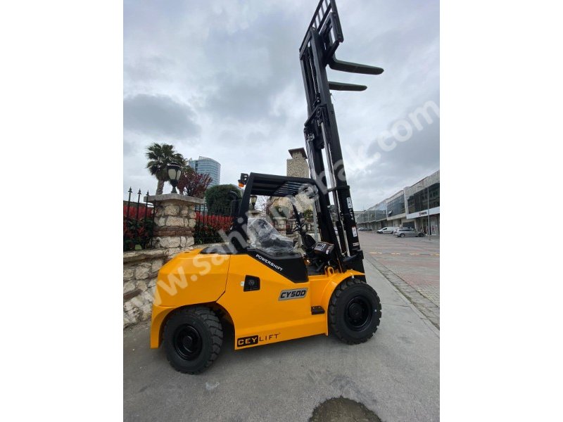 Başakşehir Kiralık sıfır forklift 3 ton 4.50 asansör