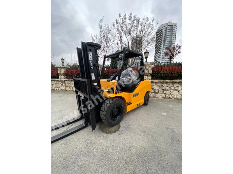 Başakşehir Kiralık sıfır forklift 3 ton 4.50 asansör