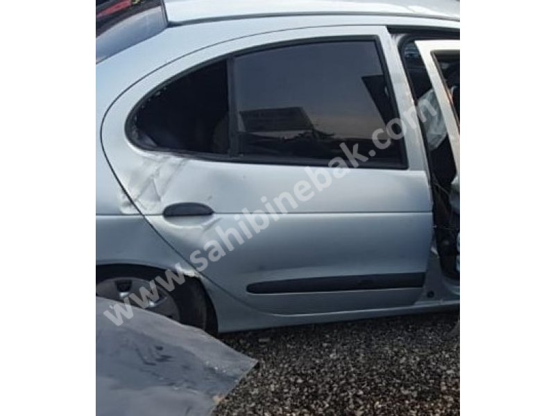 2001 renault megane 1 1.6 8v çıkma sağ arka kapı