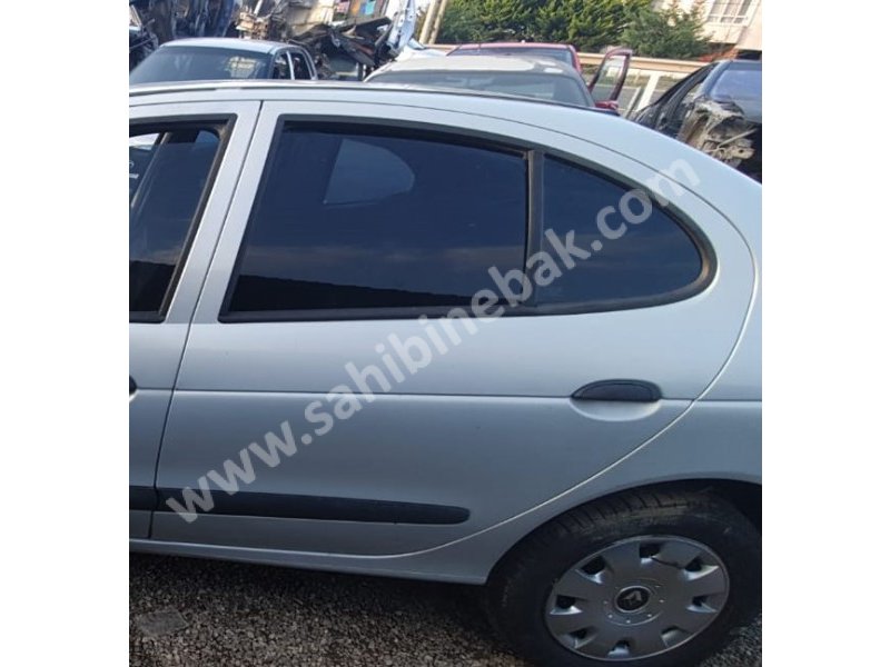 2001 renault megane 1 1.6 8v çıkma sol arka kapı