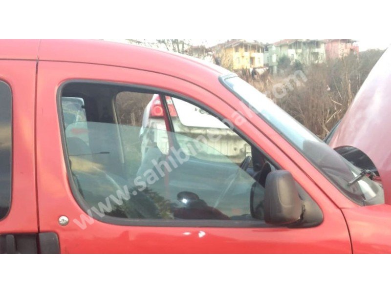 2002 citroen berlingo 1.9 orjinal sağ ön kapı camıı