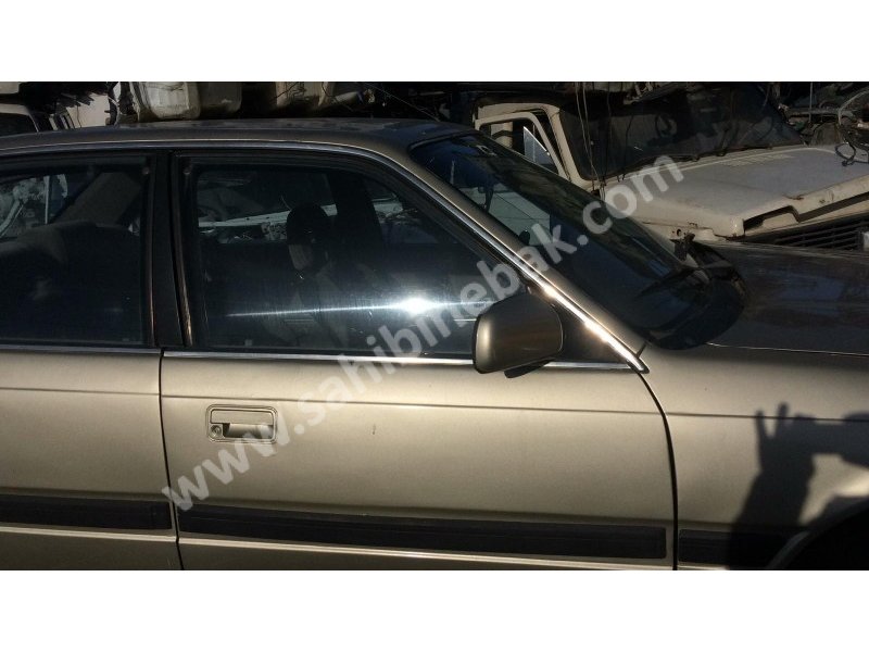 1992 model mazda 626 çıkma sağ ön kapı camı