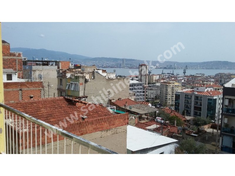 İzmir Bayraklı Emek Mah. Kiralık 3. Kat 2+1 Daire 100 m2