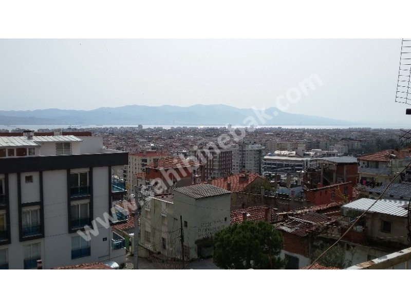 İzmir Bayraklı Emek Mah. Kiralık 3. Kat 2+1 Daire 100 m2