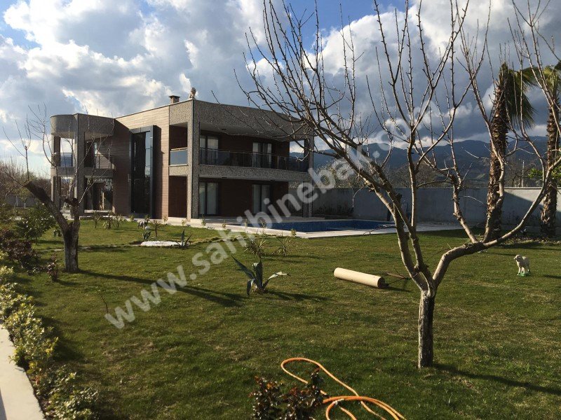 Aydın'da Satılık 3700 m2 Arsa içinde Villa ve 2+1 m2 Müştemilat