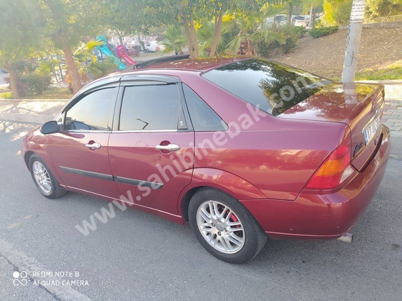 Ford focus 2001 ghia en dolusu