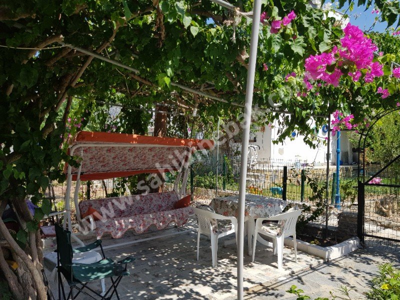 Muğla Milas Güllük Mah. Site İçerisinde Denize Sıfır Kiralık Tripleks Villa 150 m2