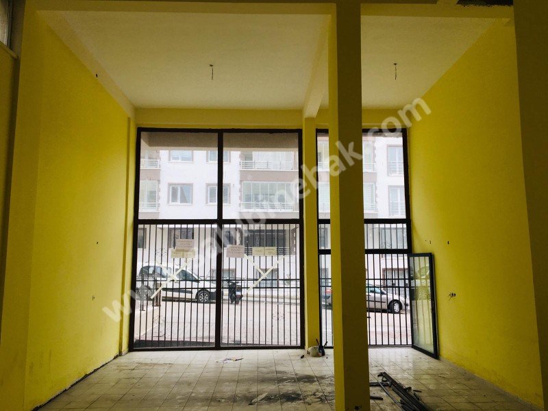 MAMAK HÜSEYİNGAZİ DE YÜKSEK TAVAN 80M2 KİRALIK DÜKKAN