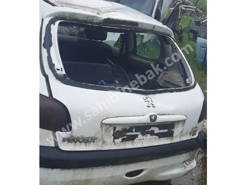 Peugeot 206 çıkma bagaj kapağı az hasarlı