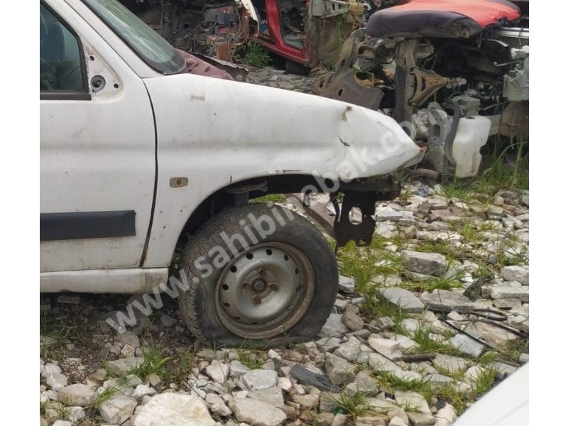 1999 model peugeot partner 1.4 çıkma sağ ön çamurluk