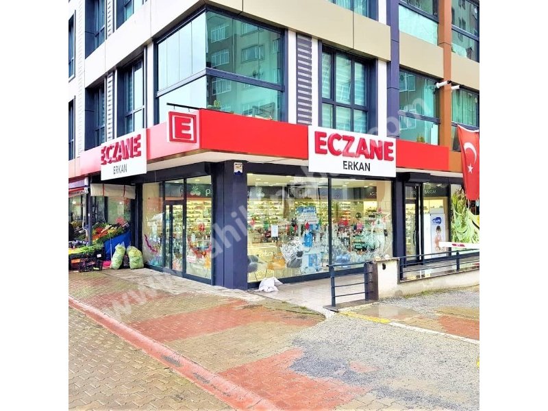 BEYLİKDÜZÜ BARIŞ MAHALLESİN'DE SATILIK DÜKKAN ECZANE KİRACILI