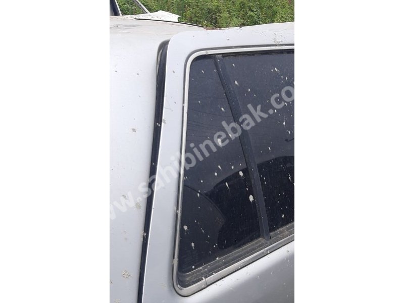 Hyundai excel çıkma sağ arka kelebek camı