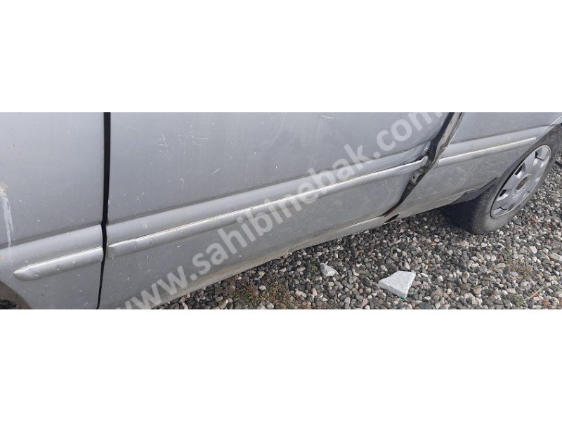 Hyundai excel çıkma kapı bandı
