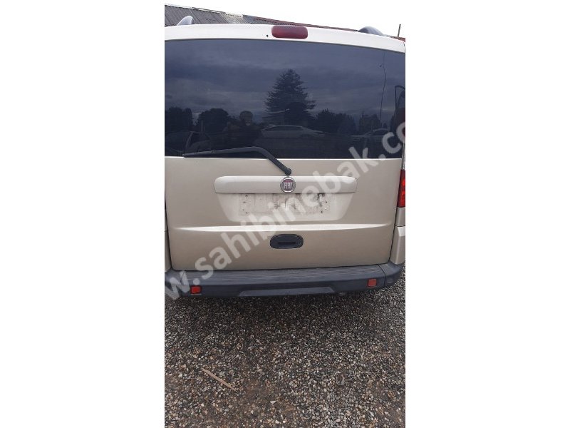 2011 fiat doblo çıkma dolu bagaj kapısı