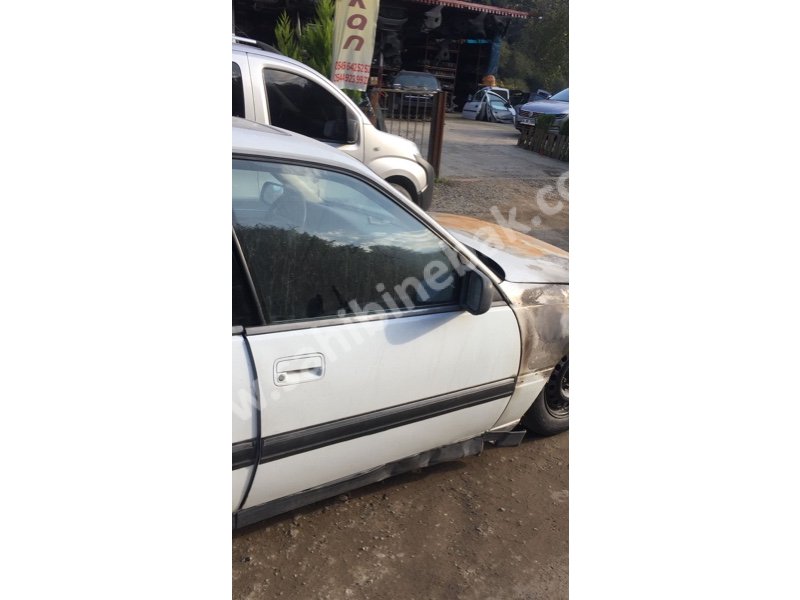 OPEL OMEGA A SAĞ ÖN KAPI DOLU