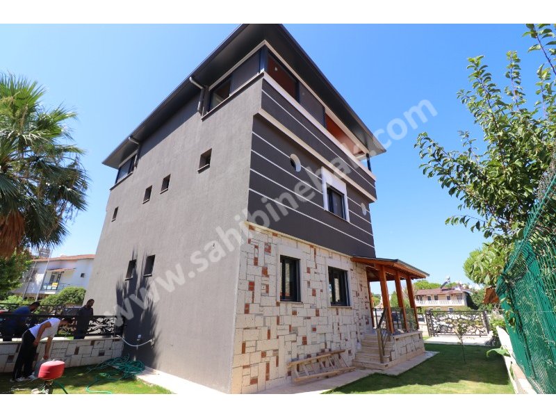 SEFERİHİSARÜRKMEZ DENİZ TARAFINDA SATILIK 3+1 MÜSTAKİL 150 M2 VİLLA