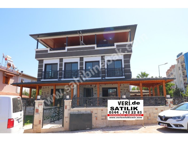 SEFERİHİSARÜRKMEZ DENİZ TARAFINDA SATILIK 3+1 MÜSTAKİL 150 M2 VİLLA