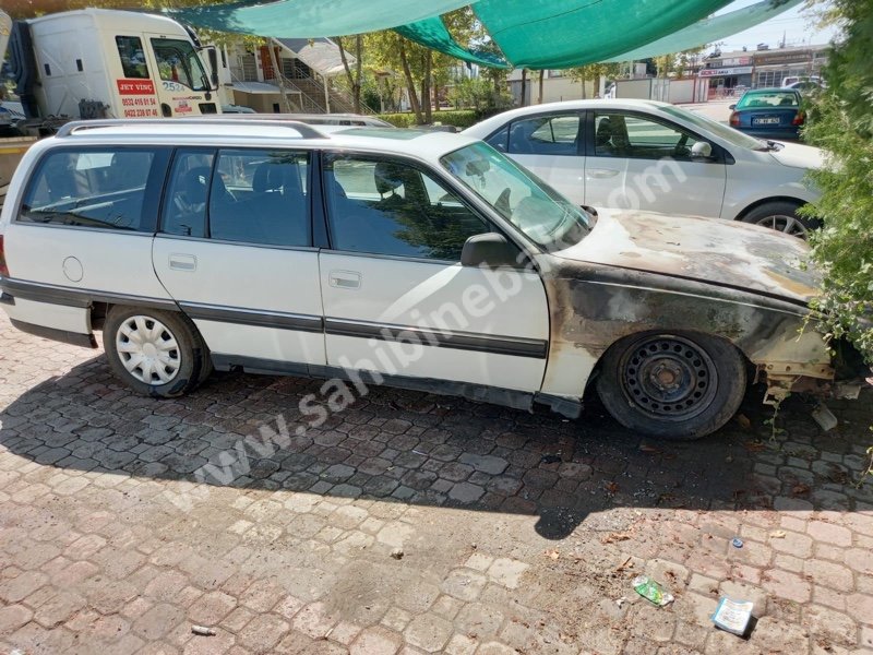 OPEL OMEGA A SAĞ ÖN KAPI.