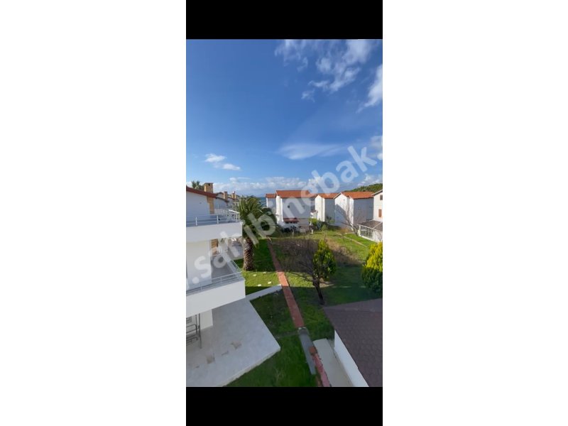 Ayvalık Altınova Mah. Satılık 5+1 villa denize 50 m2