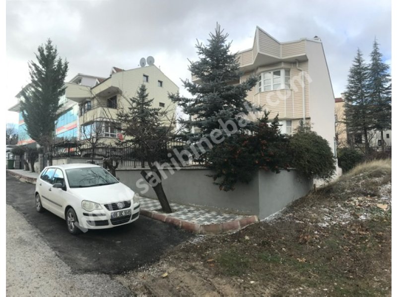 ÇANKAYA ÇAYYOLU İLKO SİTESİN'DE BAKIMLI GENİŞ BAHÇELİ SATILIK 4+2 VİLLA 300 M2