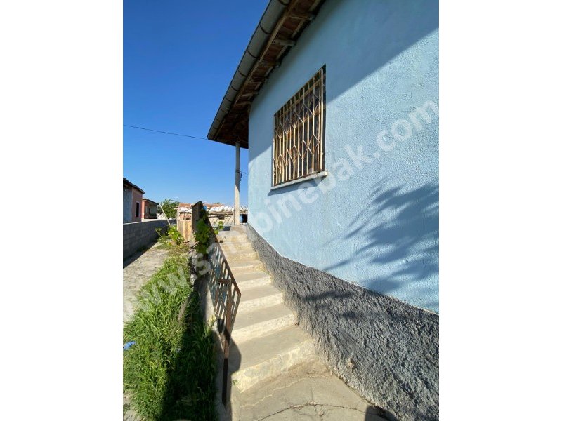 AKSARAY YEŞİLOVA KÖSELİDE SATILIK BAHÇE VE 3+1 EVİ