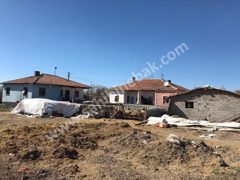AKSARAY YEŞİLOVA KÖSELİDE SATILIK BAHÇE VE 3+1 EVİ