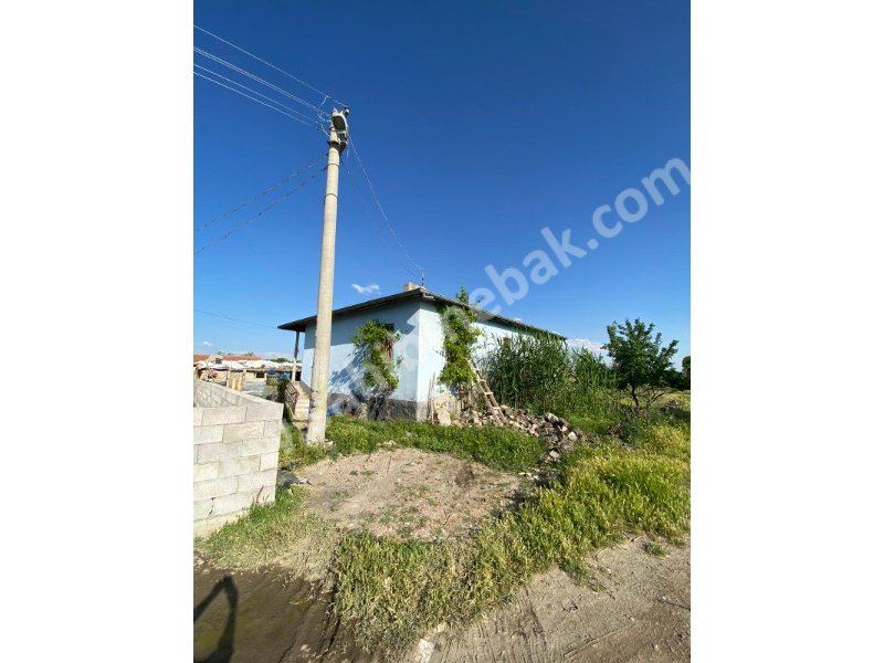 AKSARAY YEŞİLOVA KÖSELİDE SATILIK BAHÇE VE 3+1 EVİ