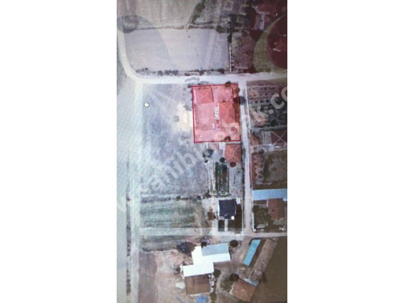AKSARAY YEŞİLOVA KÖSELİDE SATILIK BAHÇE VE 3+1 EVİ