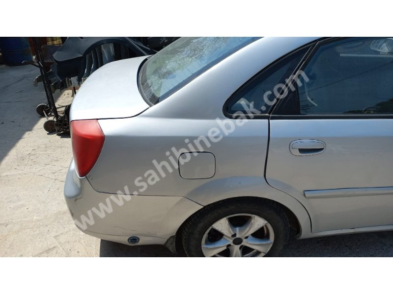 CHEVROLET LACETTİ SEDAN SAĞ ARKA ÇAMURLUK.