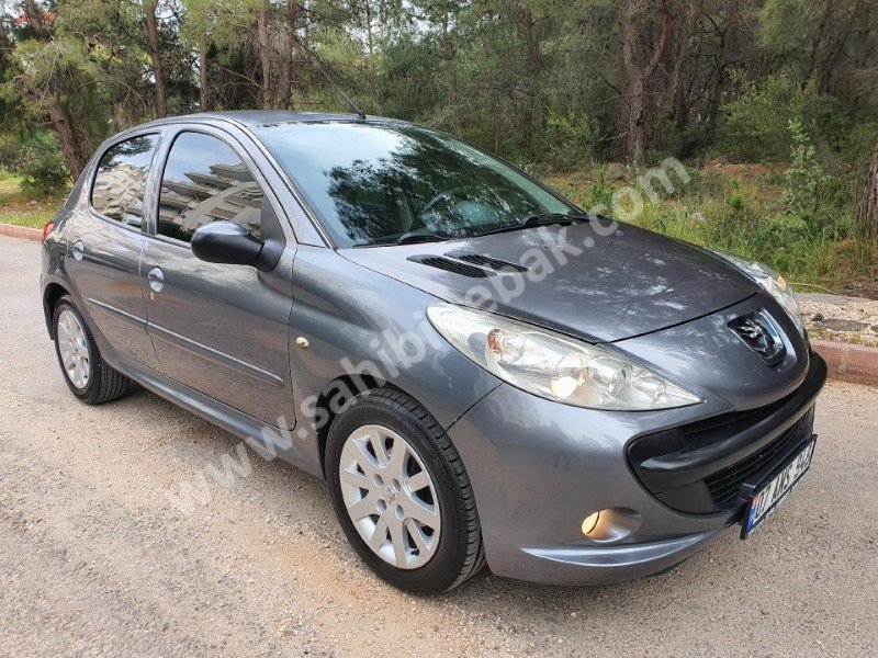 SATILIK 2010 MODEL PEUGEOT 206+ NAVİGASYONLU 83 BİN KM DE