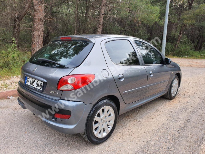 SATILIK 2010 MODEL PEUGEOT 206+ NAVİGASYONLU 83 BİN KM DE