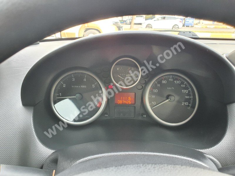 SATILIK 2010 MODEL PEUGEOT 206+ NAVİGASYONLU 83 BİN KM DE