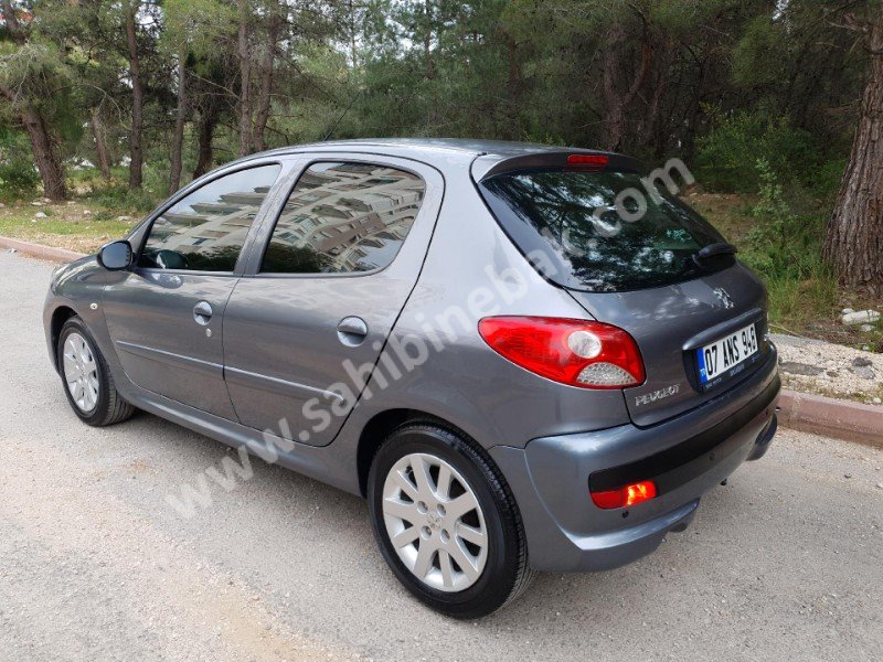 SATILIK 2010 MODEL PEUGEOT 206+ NAVİGASYONLU 83 BİN KM DE