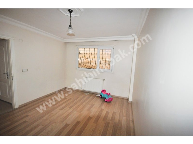 İstanbul Bahçelievler Siyavuşpaşa Mah. Satılık 2+1 Giriş Katı Daire 90 m2