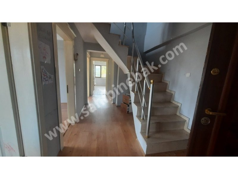 İstanbul Sultangazi Yunus Emre Mah. Kiralık 5+2 Çatı Katı Dubleks Daire 180 m2
