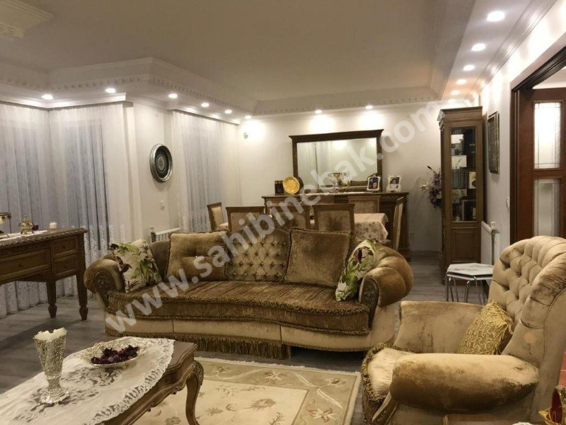BAŞAKŞEHİR 4.ETAP'TA SAHİBİNDEN SATILIK BAĞIMSIZ YAPILI 7+2 VİLLA 520 M2
