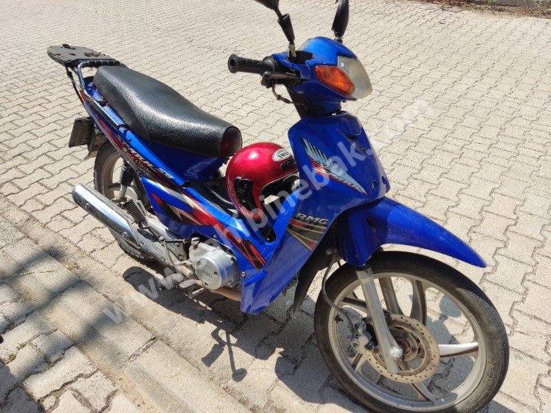 Moto Gusto yarı otomatik 50 Lik B sınıfı ehliyet ile kullanılabilir.