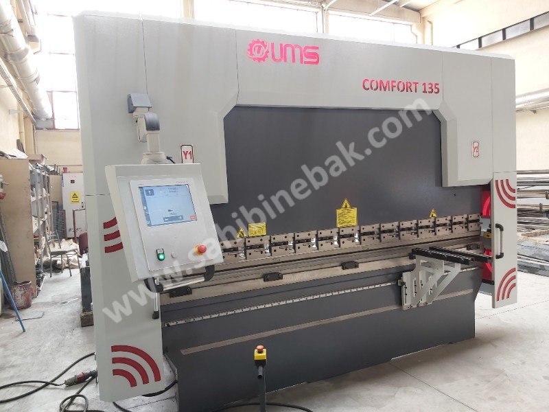  CNC 3100 x 135 Ton ..