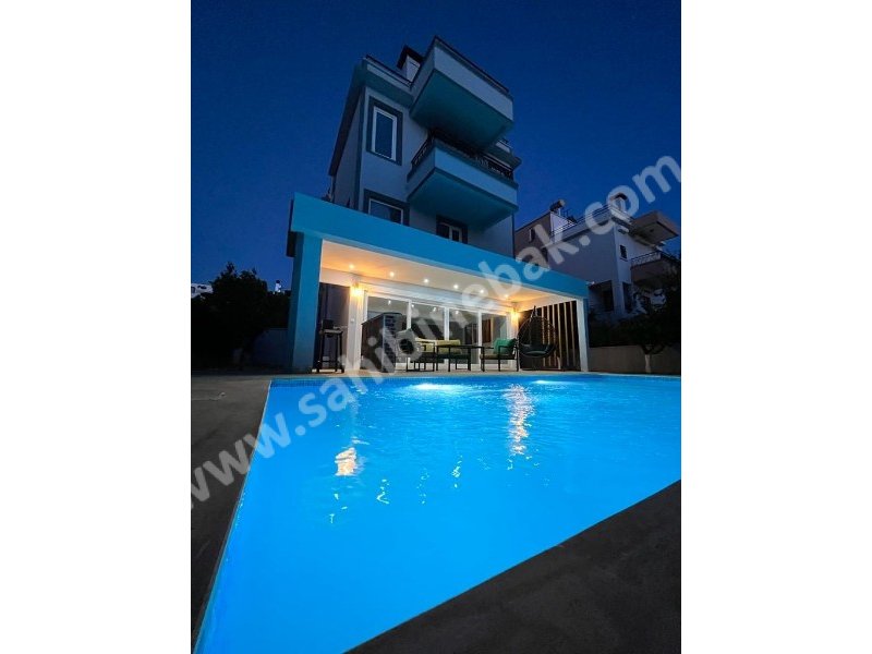Antalya Aksu Kundu'da Satılık 4+1 Müstakil Villa 240 m2