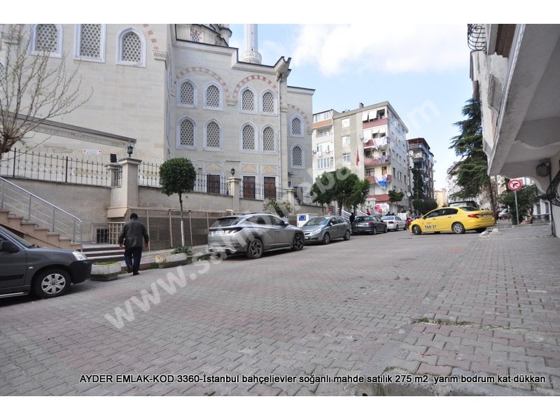 Bahçelievler Soğanlı Mah. Satılık 275 m2  yarım bodrum katlı Dükkan