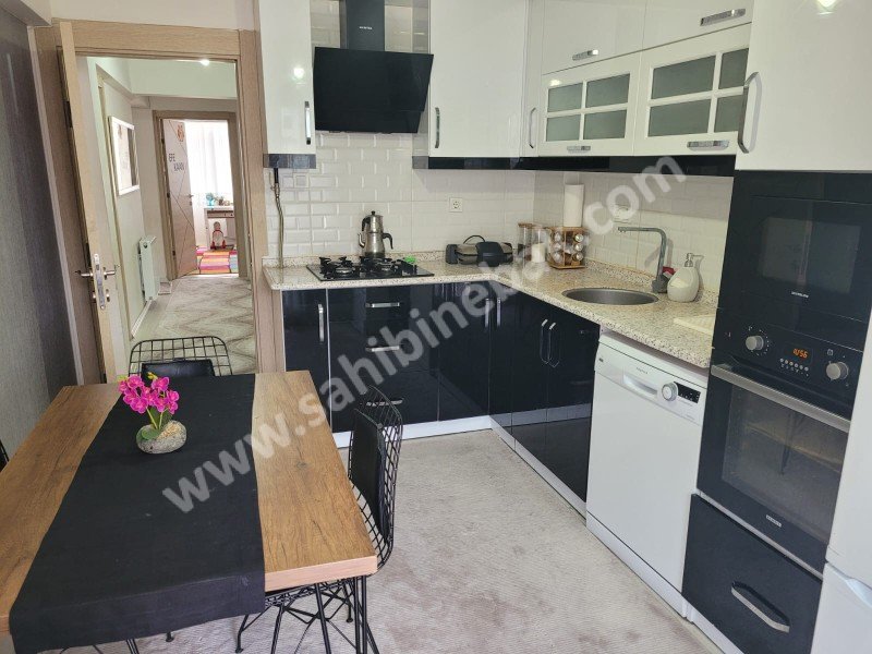 İzmir Karşıyaka Yalı Mahallesinde Satılık 2. Kat 3+1 Lüks Daire