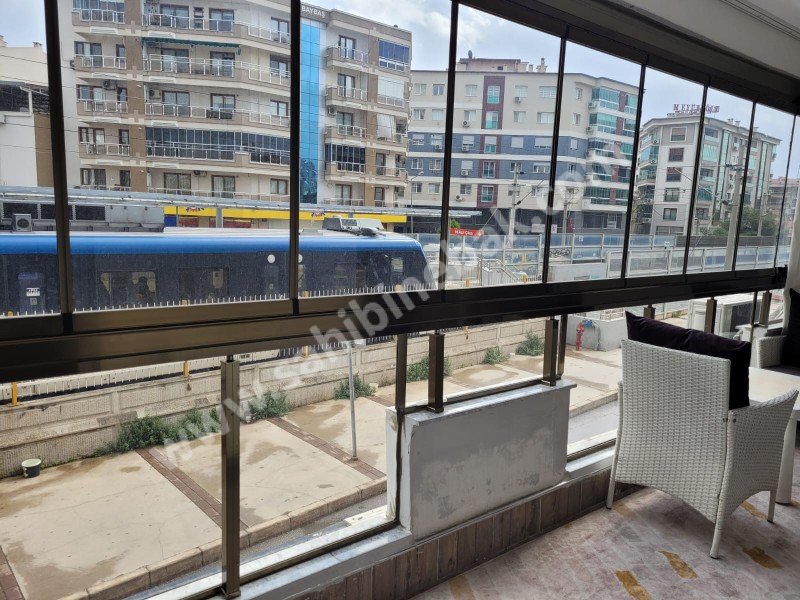 İzmir Karşıyaka Yalı Mahallesinde Satılık 2. Kat 3+1 Lüks Daire