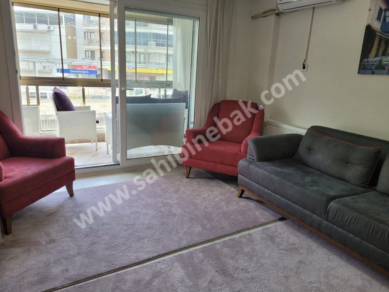 İzmir Karşıyaka Yalı Mahallesinde Satılık 2. Kat 3+1 Lüks Daire