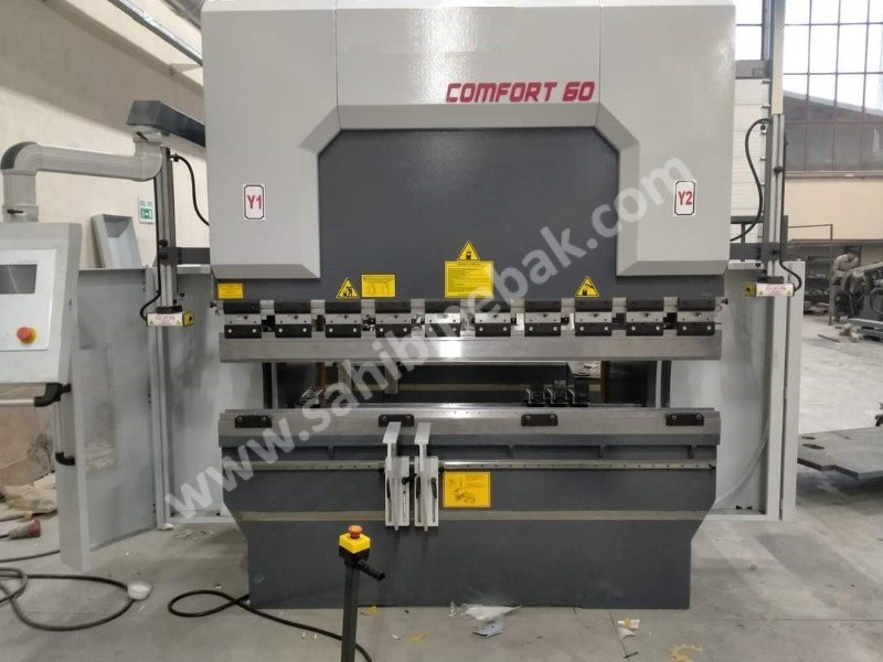  CNC 1600 x 60 Ton L..