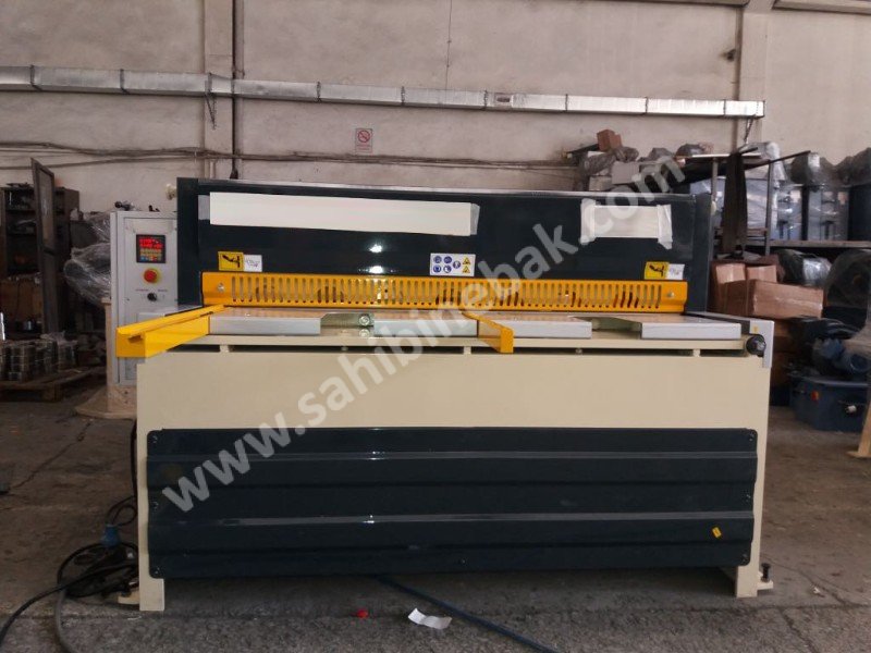 LRGM 1550 x 5mm Rediktörlü Giyotin Makas - Guillotine Machines